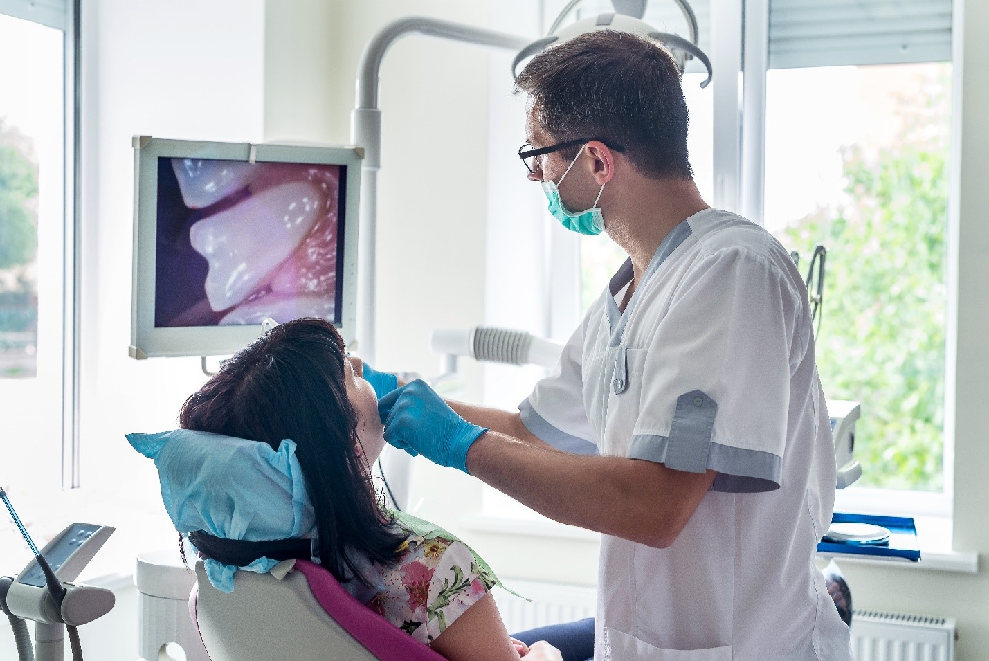 Gain a New Perspective at Your Dentist&#39;s Office Via the Intraoral Camera