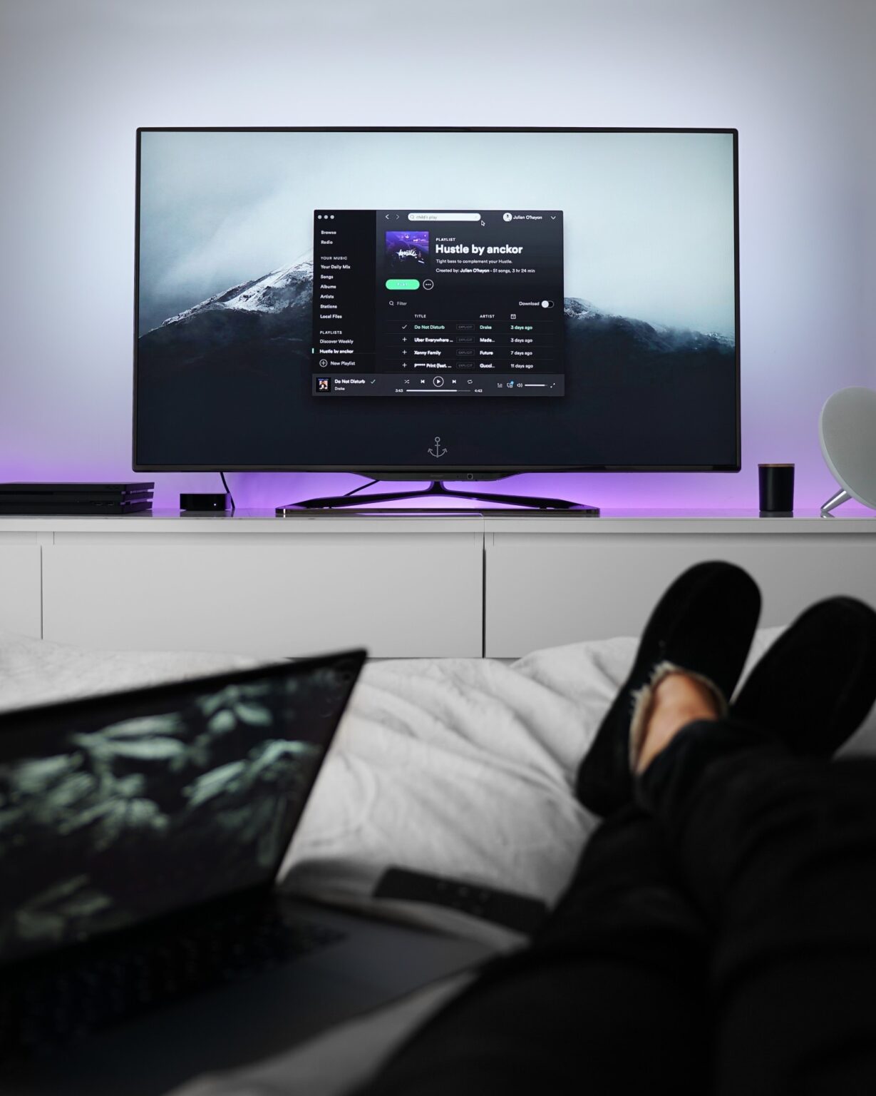 How to Create the Ultimate Bedroom TV Setup