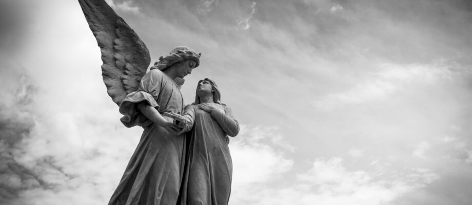 A Definitive Guide to the Difference Between Angels and Archangels