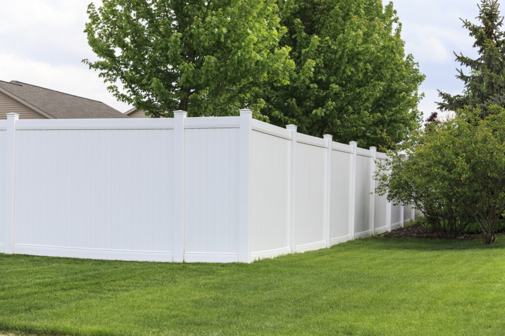 Wood vs. Vinyl Fence Which Is Better for Your Yard?