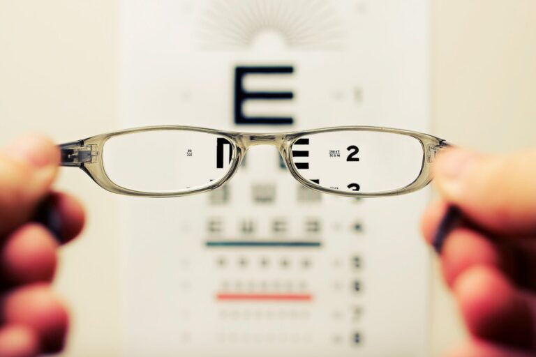Top 8 Signs You Need a New Eyeglass Prescription