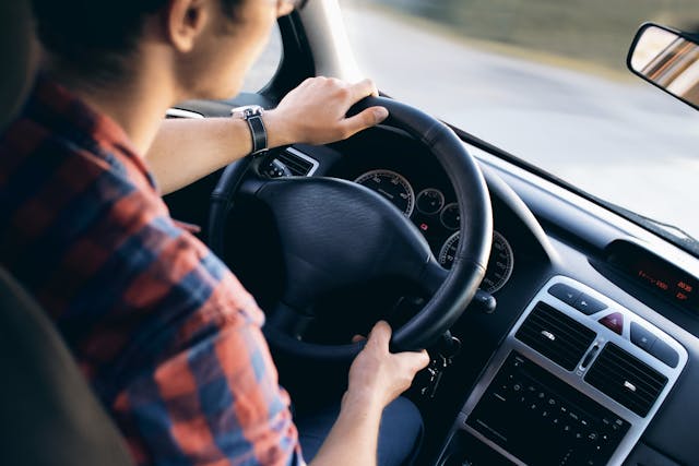 8 Tips for Recovering From Whiplash After a Car Accident | My Zeo 