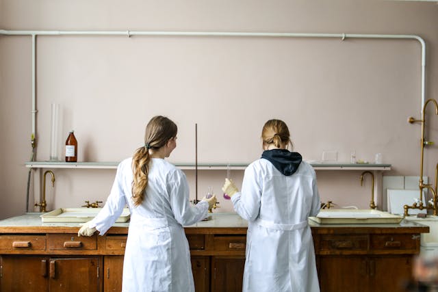 Small Mistakes That Create Major Downtime in Labs | My Zeo 